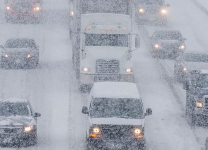 Traffic travelling in winter